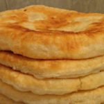 Пушистые лепешки на кефире: вкусно и быстро