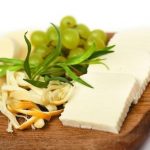 Низкокалорийный сыр собственного приготовления.